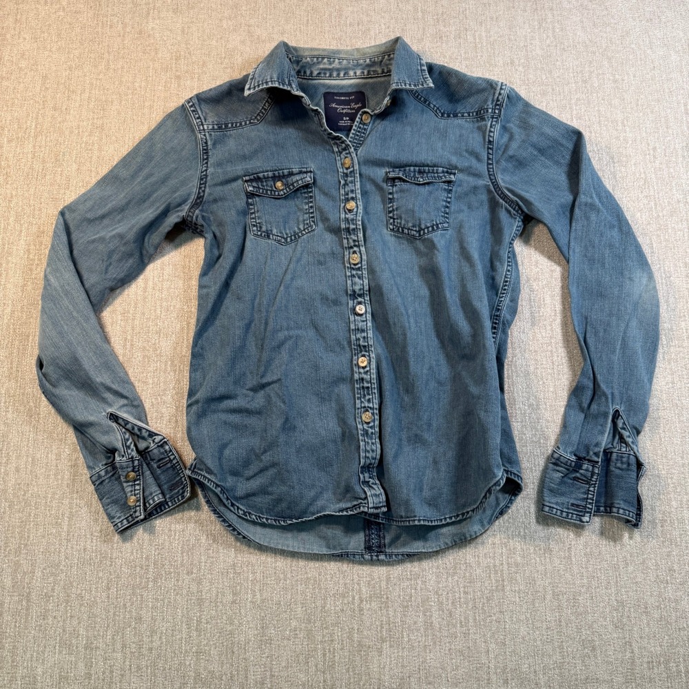American Eagle Outfitters Favorite Fit Denim Button Down Shirt Medium Wash S/P
